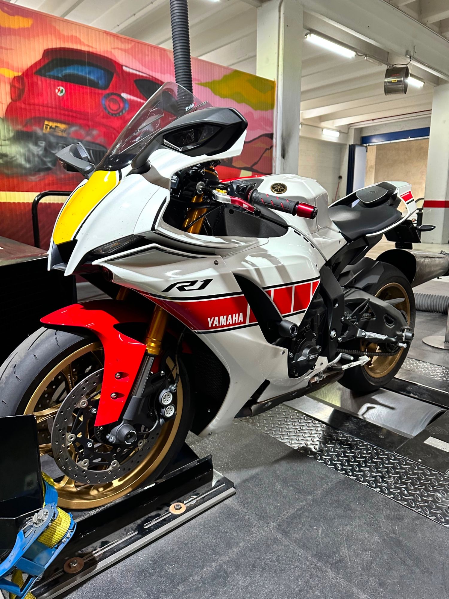 Yamaha R1 sul banco prova: in officina rimappiamo anche moto e supersportive